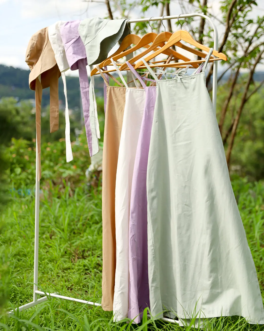 DEMI Open-Back Slip Midi Dress w/ Hat (Lilac)