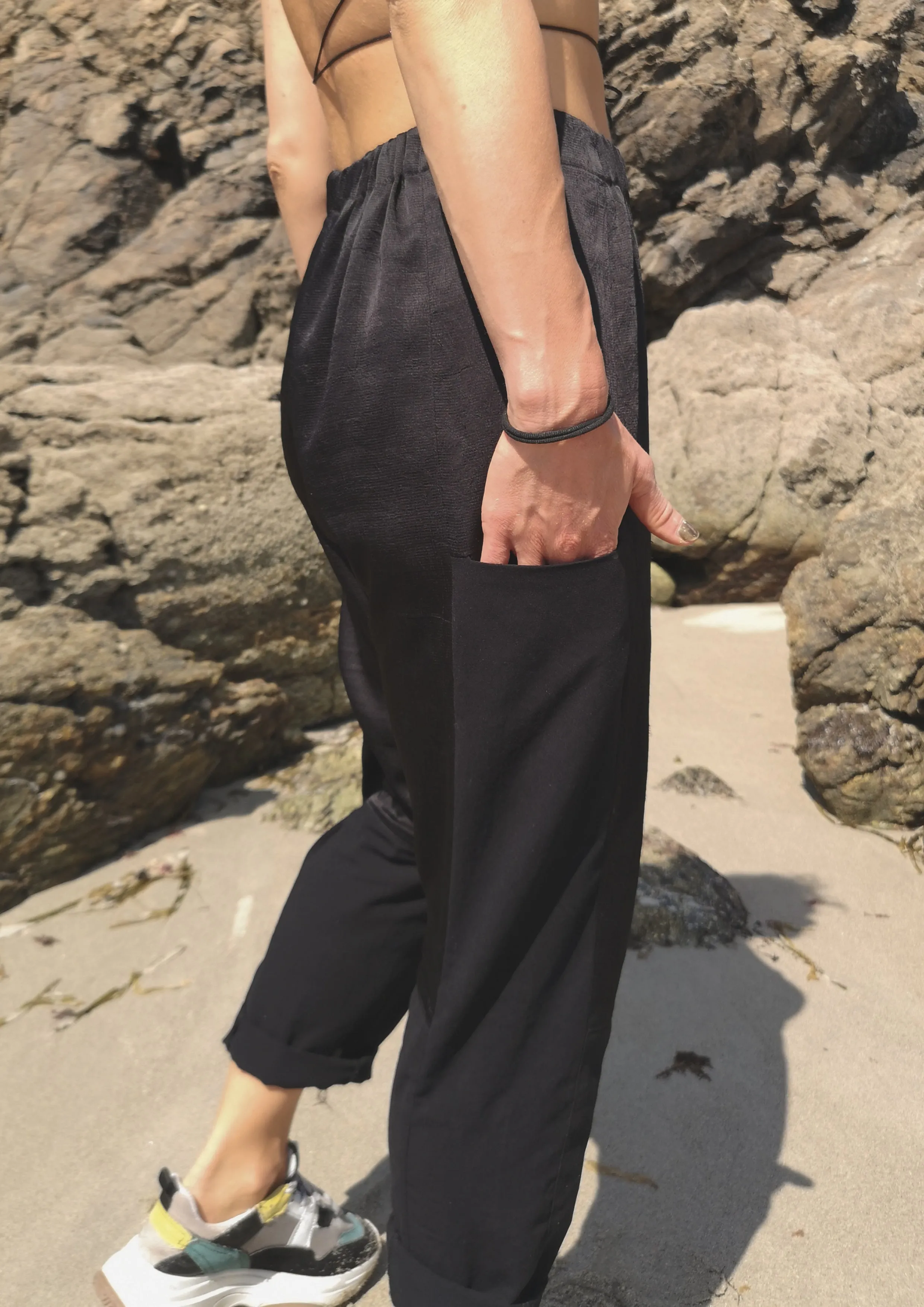 PANTS LOOSE ELASTIC - BLACK shiny