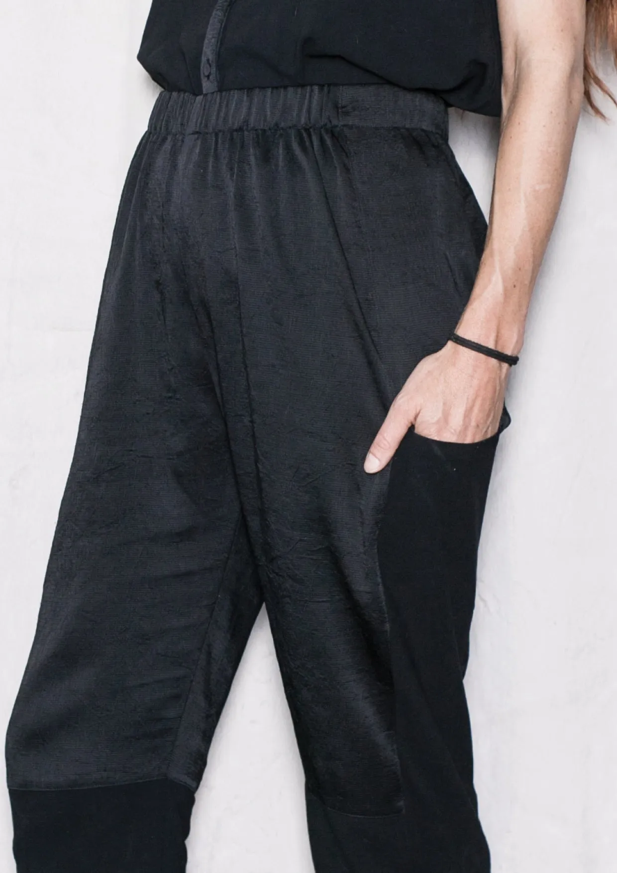 PANTS LOOSE ELASTIC - BLACK shiny