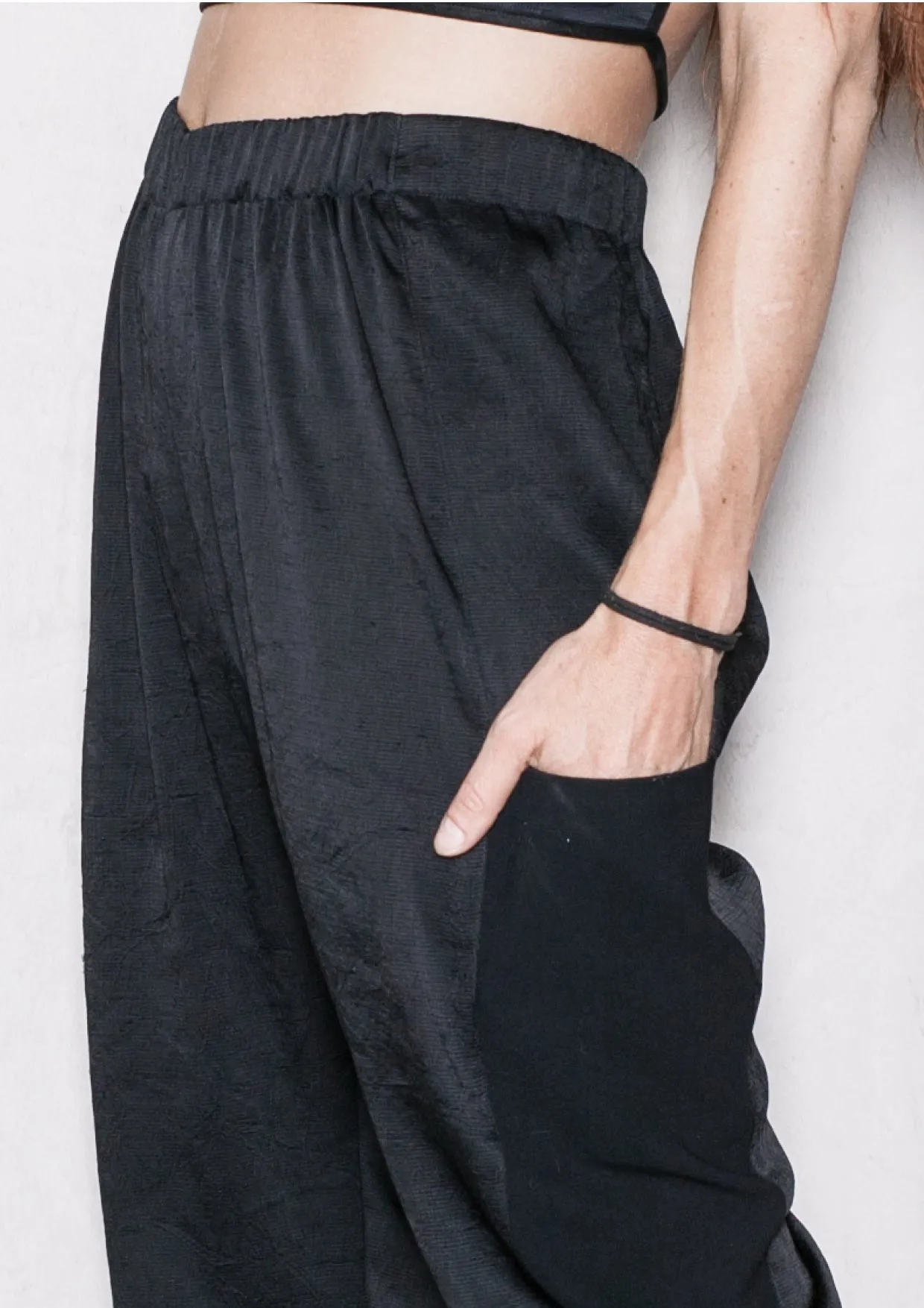 PANTS LOOSE ELASTIC - BLACK shiny
